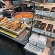 美味しそうなのが並んでいますね~。市場に来ると思わず食べたくなる韓国のおやつ♪