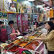 市場で色々食べ歩きはいかが？