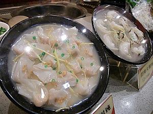 「美食美客餐飲広場」では、中国らしい軽食が食べられます。
