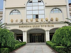 ジムやプールがある「上海古北健身倶楽部」。