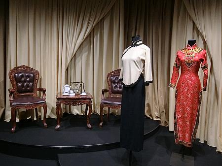 左は『画魂』で、右は『上海ルージュ』でコン・リーが着た衣装