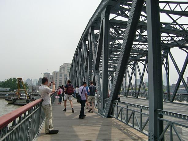 一見普通の鉄橋ですが、上海人にとっては馴染み深い場所です。
