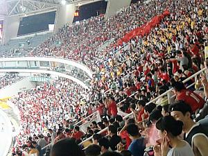 スタジアムはほぼ真っ赤。上海申花サポーターはどこに……