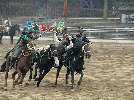 「三国城」の野外騎馬ショー