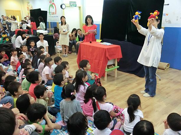 上海には、子育てをする日本人がたくさんいます。上海虹文庫は、「子どもたちに豊かな母国語環境を」との思いで2003年に発足した会