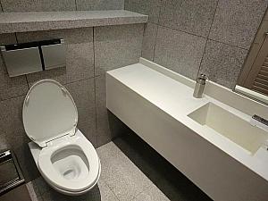 「Reel」のトイレは階ごとに異なるデザイン