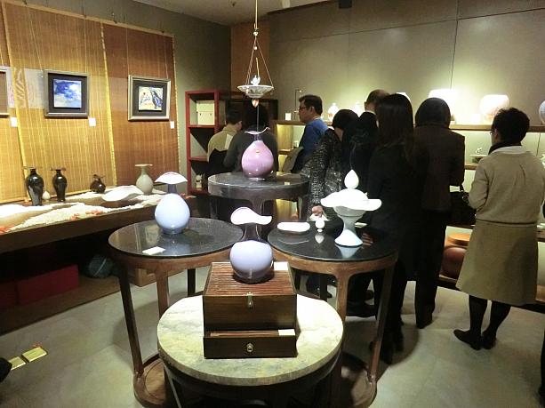 日本、中国、台湾の作家が出品する陶器店が開催中です