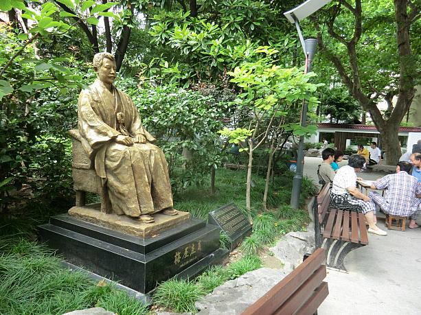 「紹興公園」には梅屋庄吉の像が。長崎県が寄贈したそう