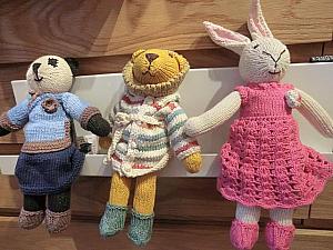 編みぐるみなど手作り人形が人気