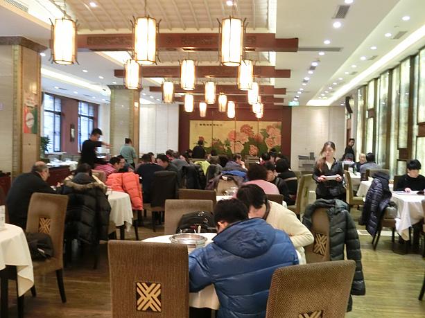 上海有数の、地元中高年に大人気のレストランです