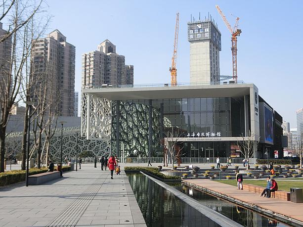 敷地内では目下「上海自然博物館」の新館がオープンを準備中