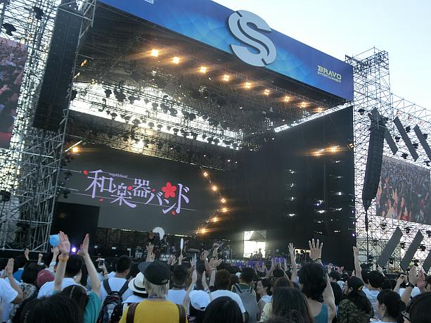 盛り上がりましたね☆上海初ライブの日本のアーティストの方々は、上海の音楽ファンたちのノリの良さに驚いたハズ