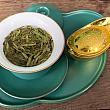 「元宝茶」は、江南地方で春節期間中に飲まれている伝統的なお茶。お茶のなかに入れる青いオリーブが元宝（古代のお金）に似ているので、金運をよくしてくれるお茶なのだそう