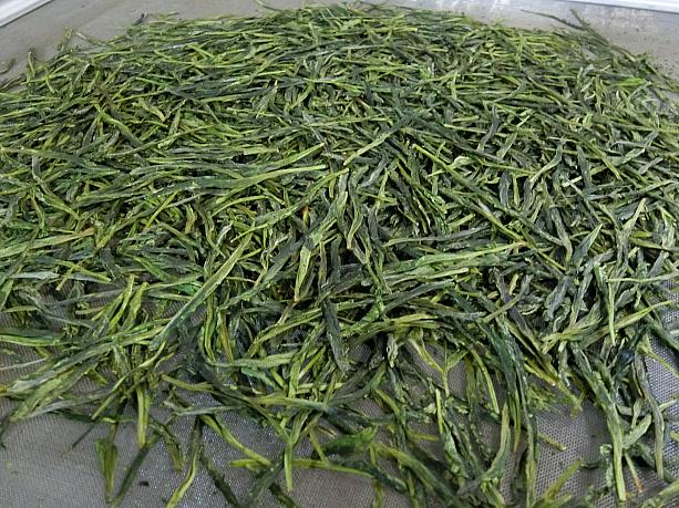 焙煎したあと、茶葉が縦長になるようプレスするのが特徴。上海市内でもあまり流通していない貴重なお茶です