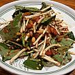 折耳根（ドクダミの根）は、多分7割くらいの人が受け付けない味（雲南省出身でも食べられない子がいました）。でも、クセの強い野菜好きならハマります