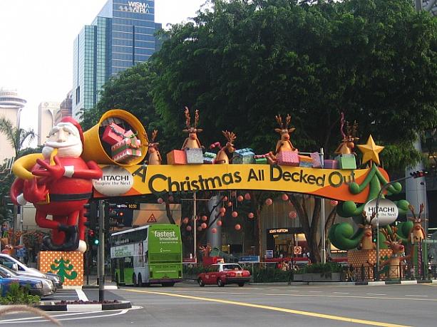 お祭りと共に生きるシンガポールの、ダイナミックなデコレーション クリスマス 中華正月デコレーション