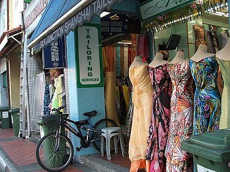 アラブストリートにも衣類や雑貨を取り扱うお店がずらーっと。