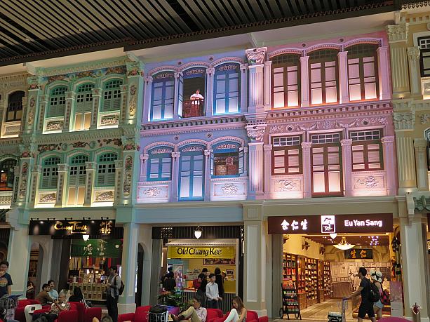 ターミナル内にはショップハウスがデザインされたエリアにシンガポールブランドのお店が並んでいます。撮影スポット化していました。