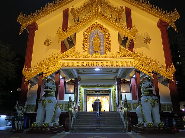 その奥隣りにある歴史あるビルマ仏教寺院。周辺のホテルに泊まる機会があればぜひお出かけくださいね！