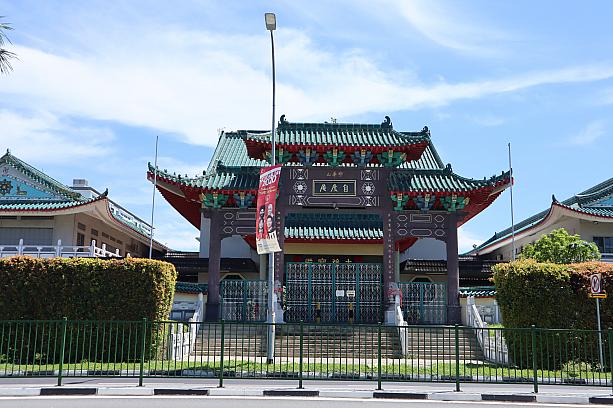大通りに面したところにあった寺院「Tse Tho Aum Temple」です。