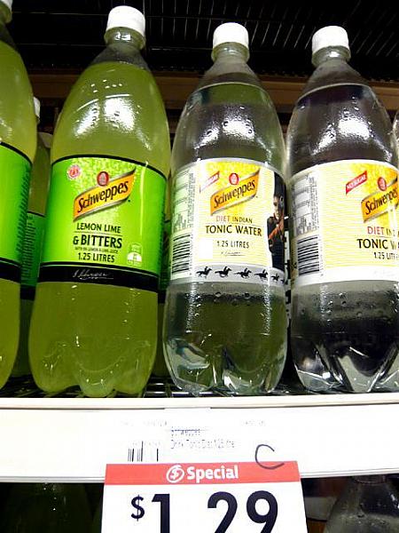 スーパーではペットボトルの飲料も格安。