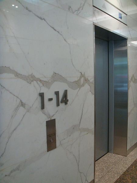 14階に上がると「EMiC」のサインが見えます。クラスはこのエミクさんのスペースを使って行われています。