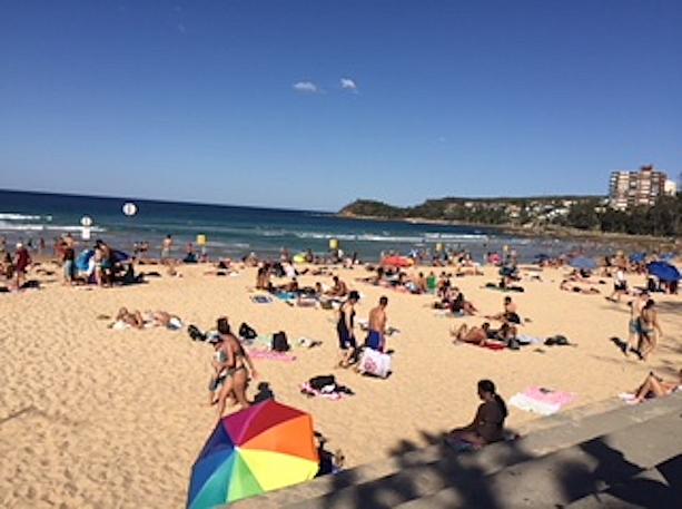 3月も中盤に差し掛かったものの、まだまだ日差しの強さが和らがないシドニー。この週末は久しぶりに40度以上の最高気温をマークしビーチもこの通り大繁盛。