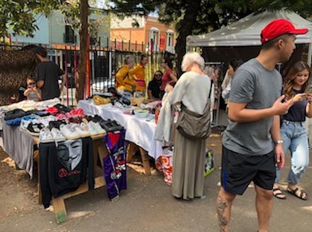 このマーケットは学生街らしく古着の充実度が年々増して来ていることでオシャレ好きなシドニーっ子の人気を集めています。