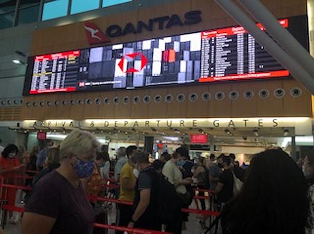 スタッフが少ないのかオーストラリア中の空港でセキュリティーチェックに時間がかかっていると聞いていたのでいつもより１時間ほど余裕を持って空港に到着していたおかげで焦らず順番待ちができてここでもホッ！