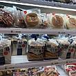 おおお〜！日本の食パンもここで買える！白い食パンだけでなくライ麦パンもあるあたり健康志向のお客さんへの嬉しい気配り！