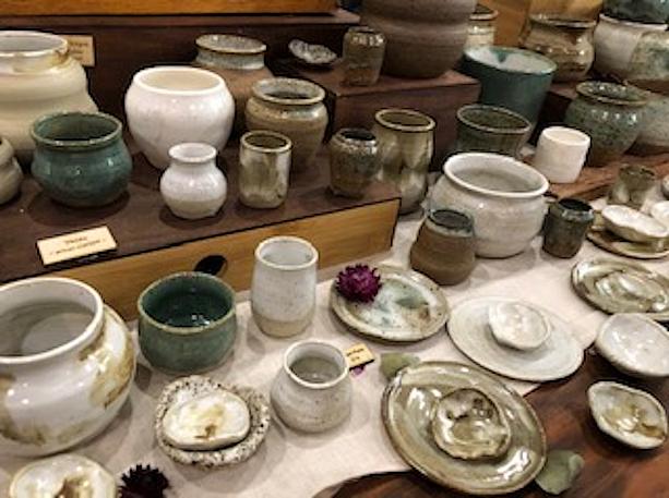 今年は陶芸作品のお店が多く見受けられました。器を見ながら何を乗せようかな〜と想像力が膨らみます。
