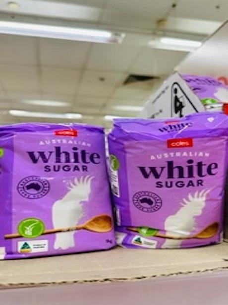 白砂糖は大きな野生のオウム、コカトゥー柄。パッケージも２kgという大型サイズまでありました。