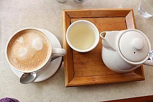 飲み物はコーヒーやラテ、紅茶、文山包種茶などから選べます。
