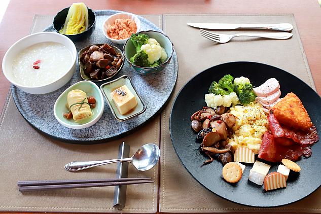 朝食は「首漾」で洋食または中華粥のセットメニューをチョイス
