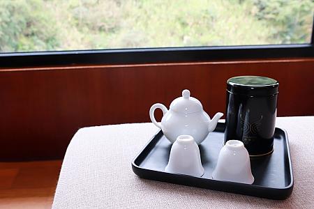 お茶セットには台湾阿里山紅茶(茶葉)、「小栽茶堂」のティーバッグ
