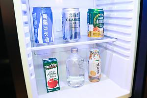 台湾ビールや健康ドリンクのほか、冷蔵庫内のドリンクはすべて無料で楽しめます