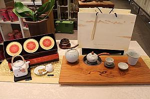 茶器と茶葉のセット例もあります。統一感があって素敵なプレゼントになりそうです。