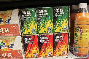 台湾の方がよく飲むという緑茶と紅茶