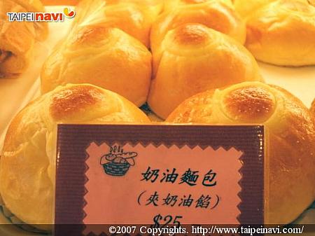 クリームパン　日本の菓子パンの基本形
(25元)