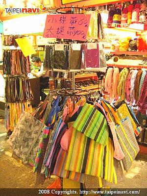 台湾で流行の粗布バッグ　大100元　小80元