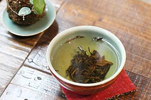 碗泡茶という淹れ方、お茶の葉が開く様子を見ることができます