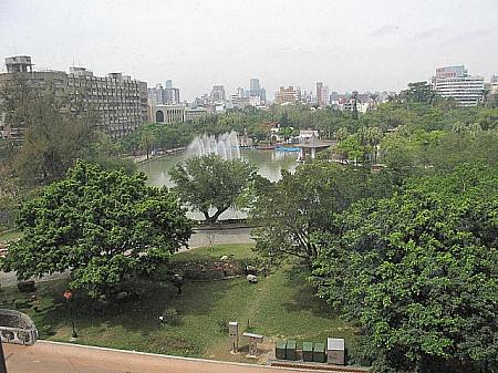 ● パークビュー（自由路、台中公園側）：緑豊かな中国式庭園の大きな公園が眼下に広がります。