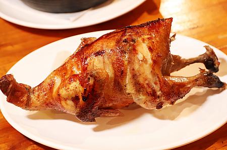 地鶏料理専門店がレストランの元だから、鶏の丸焼きは是非食べて！