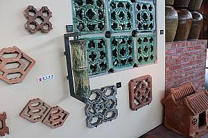 「建築と陶磁」がテーマで、古来建築に使われたレンガ、装飾部品などの陶磁器建材が展示されています。