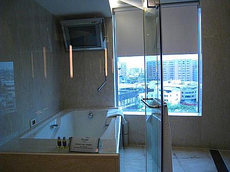 Family Room-Aの950号室は、バスルームにテレビがあります。長風呂派の方におすすめ