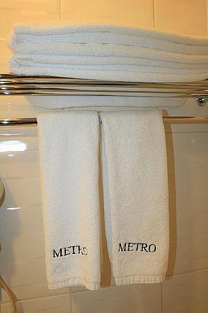METRO　HOTELの文字