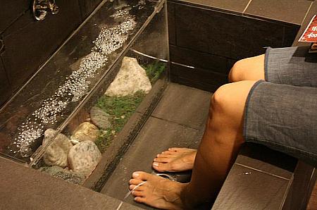 足湯はおよそ10分ほど。じんわ～り足が温まり、気持ちもゆるみます。
