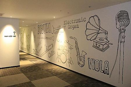 アイスもランドリーも音楽のフロア6Fにあります、壁のアートにご注目！