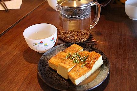 尖蚪手作玄米茶と胡麻豆腐