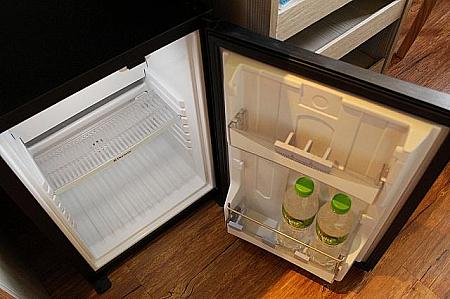 冷蔵庫の中には無料のミネラルウォーター
